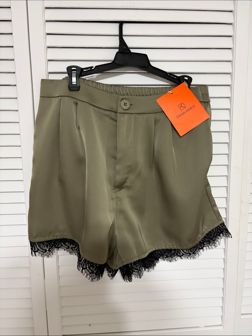 Tankanero Olive High-Waist Lace-Trim Shorts